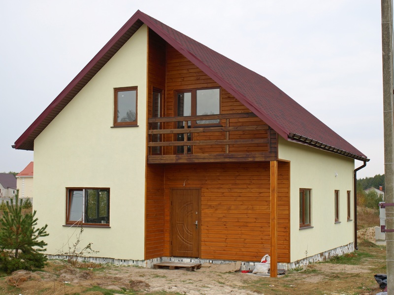 Двухэтажный дом с мансардой и балкончиком из СИП-панелей по Канадской технологии, 120 м2