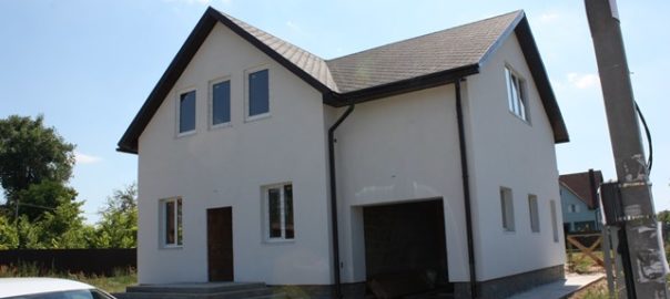 Машина перед домом