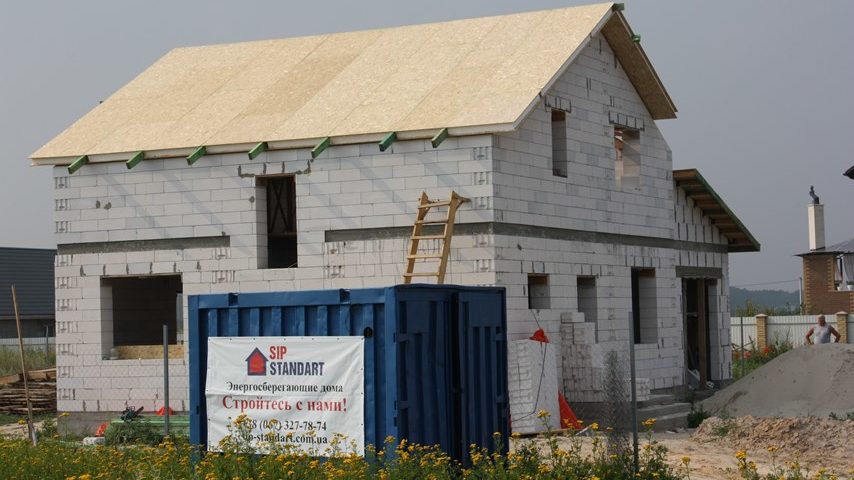 Газоблочный дом с СИП кровлей