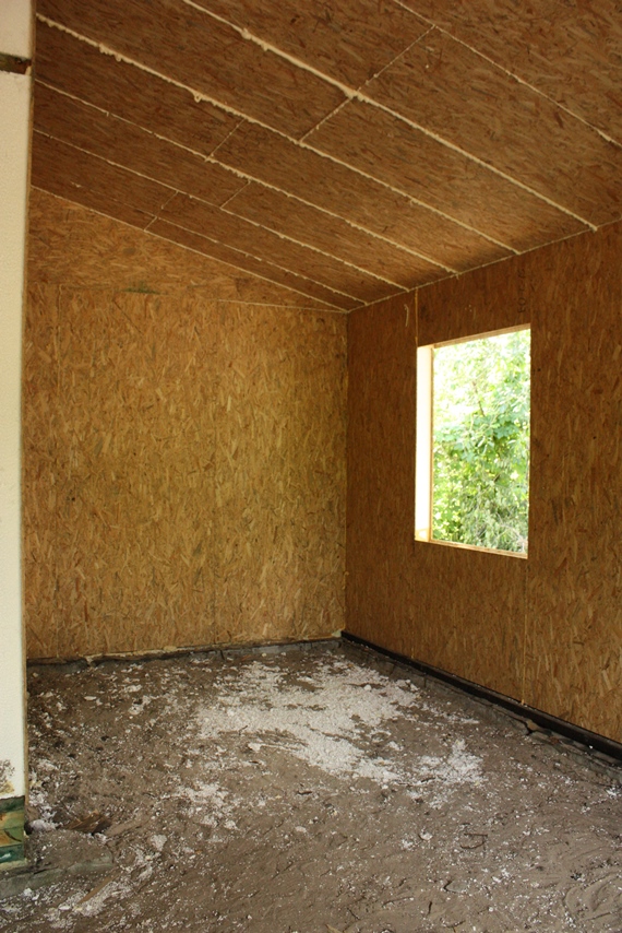 Окно в доме из СИП-панелей