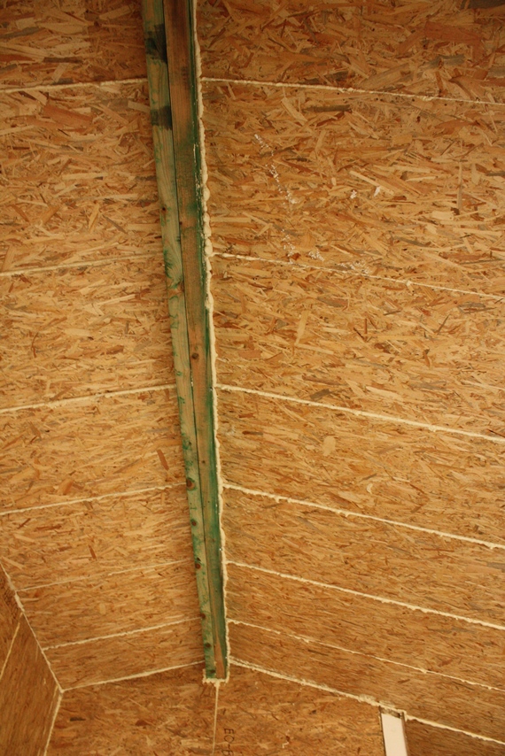 Верх крыщи в доме из СИП панелей